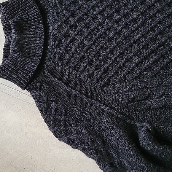 Vince wool blend turtleneck sweater in size small and in charcoal color - Picture 3 of 4